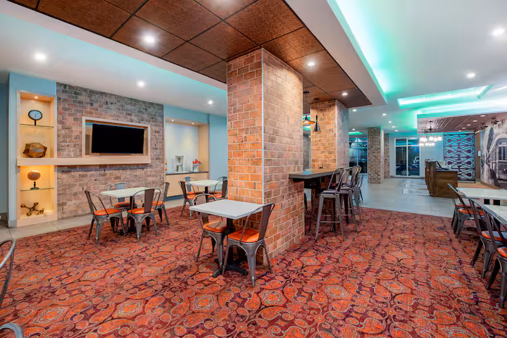 La Quinta Inn & Suites by Wyndham Image HOTELS IN PET FRIENDLY HOTELS THAT ALLOWS DOGS