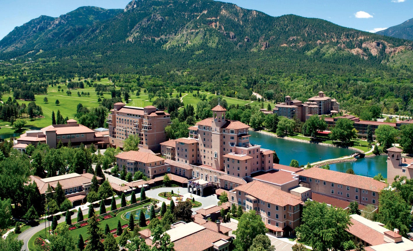 The Broadmoor Image HOTELS IN PET FRIENDLY HOTELS THAT ALLOWS DOGS