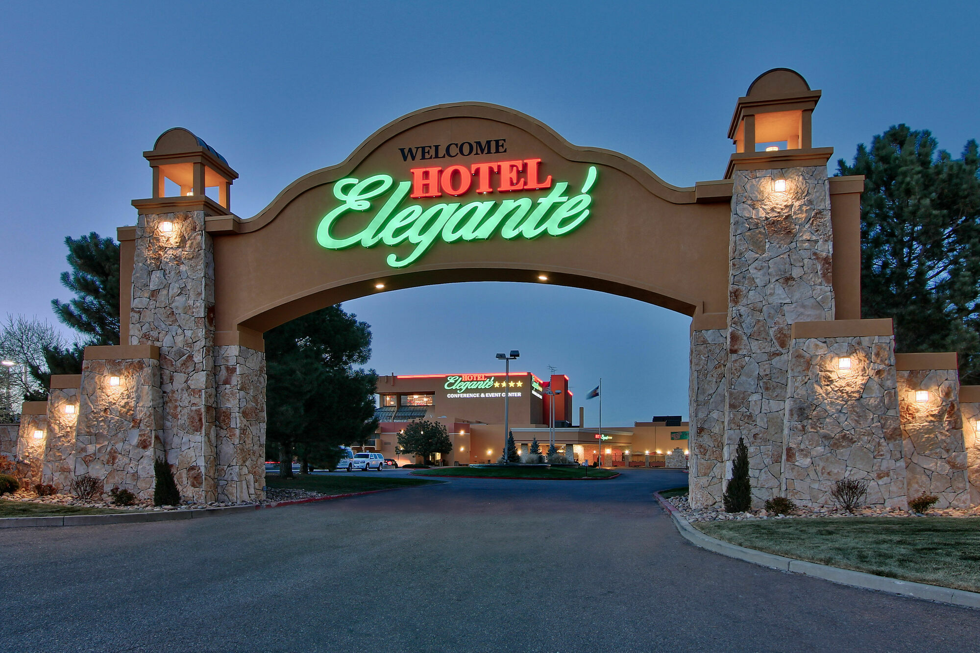 Hotel Elegante Conference & Event Center Image HOTELS IN PET FRIENDLY HOTELS THAT ALLOWS DOGS