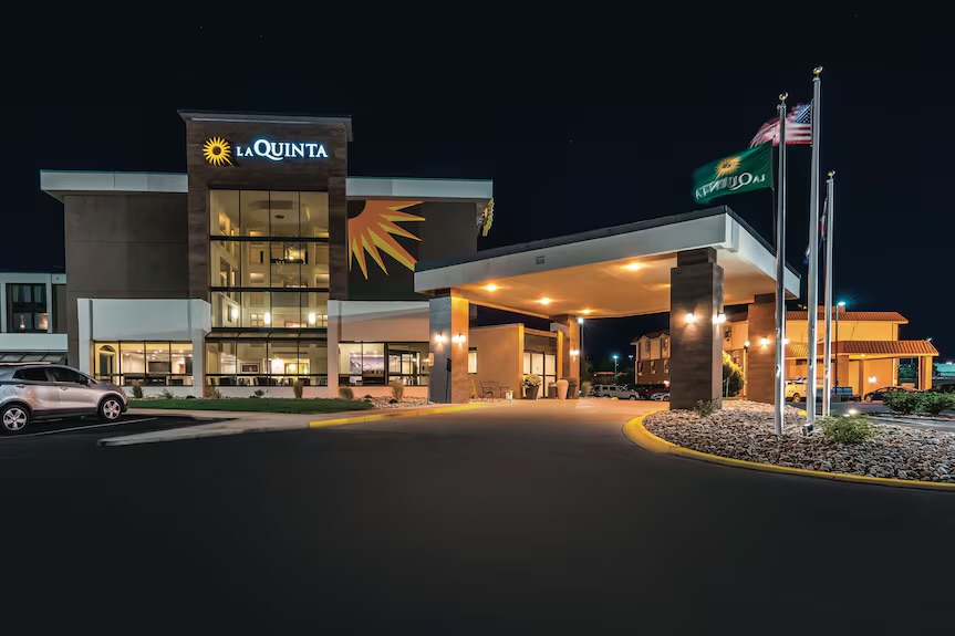 La Quinta Inn & Suites by Wyndham Image HOTELS IN PET FRIENDLY HOTELS THAT ALLOWS DOGS